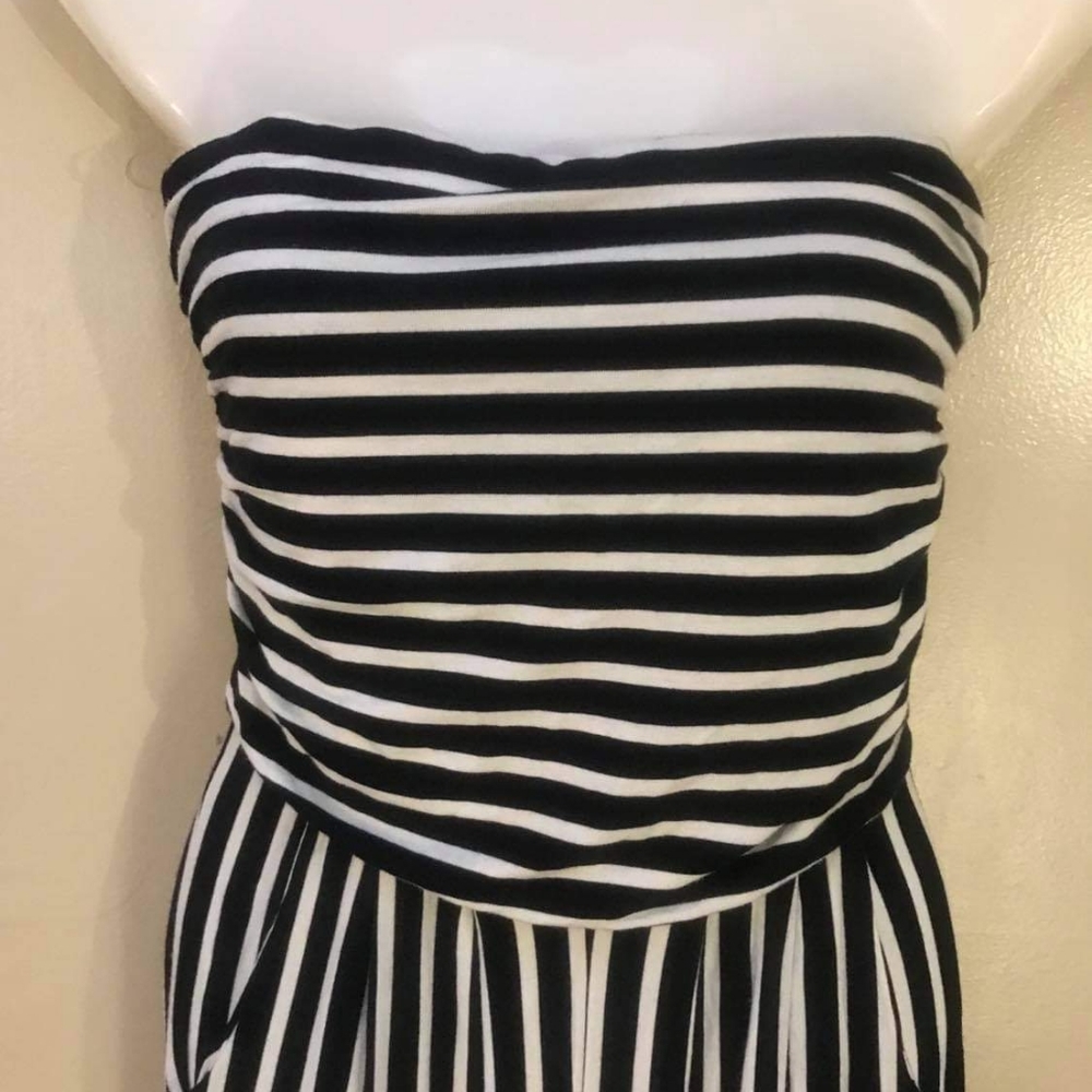 Heart hips brand size small romper - Picture 3 of 4